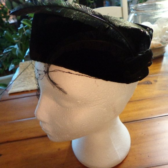 Accessories - Hat Velvet Feathers Ladies Black Vintage